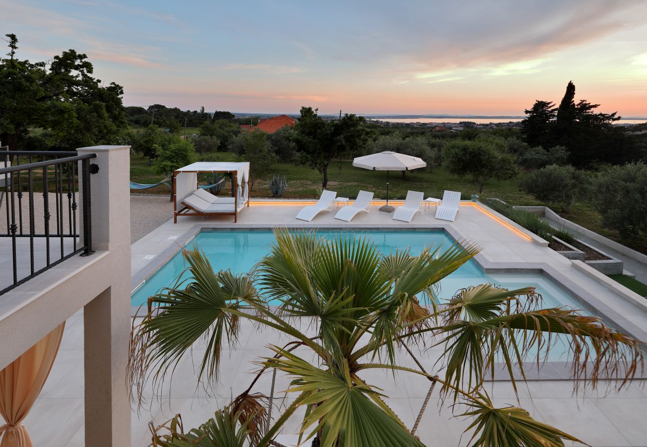 Villa in Vrsi - Villa Angelina mit beheiztem Pool