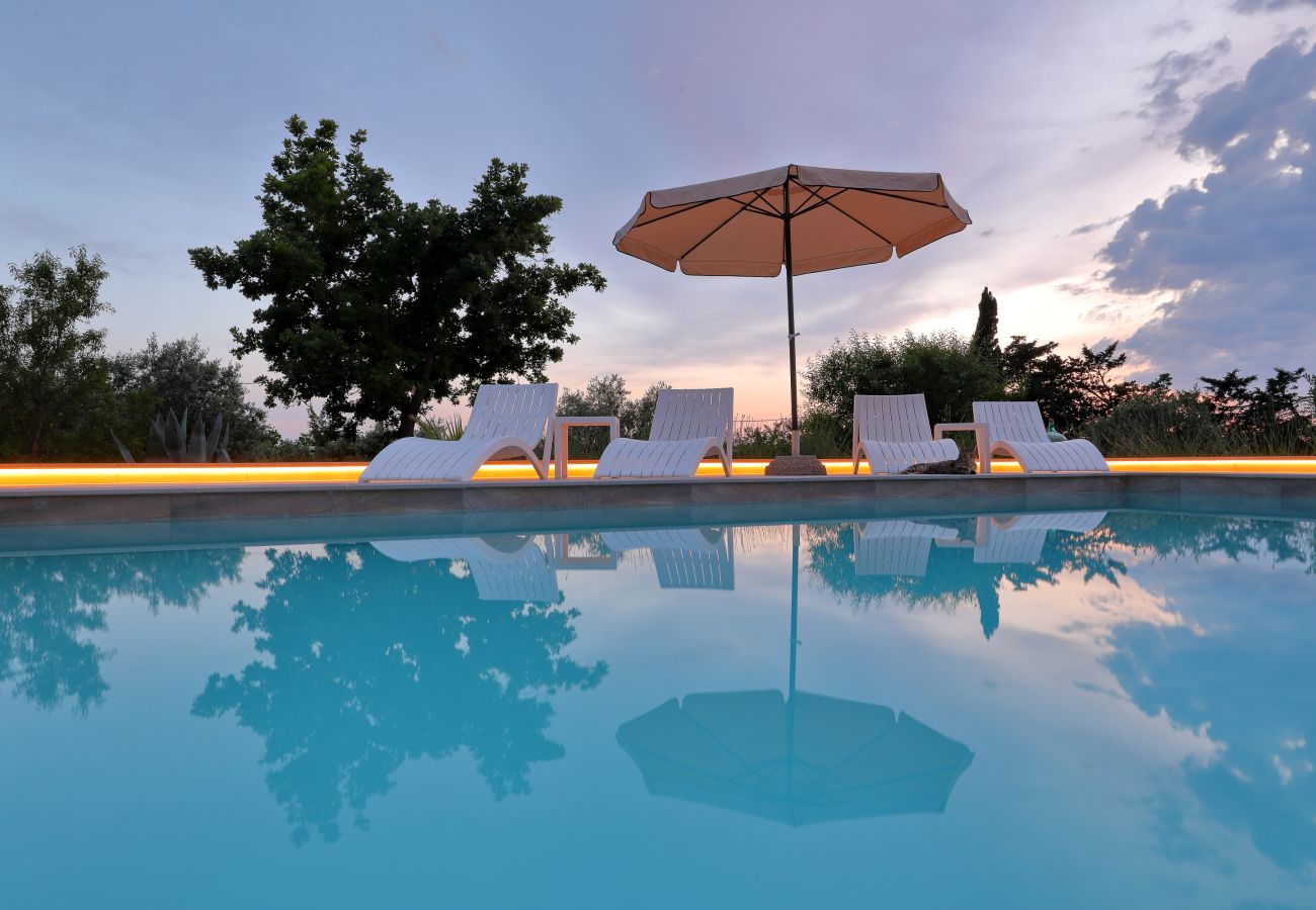 Villa in Vrsi - Villa Angelina mit beheiztem Pool