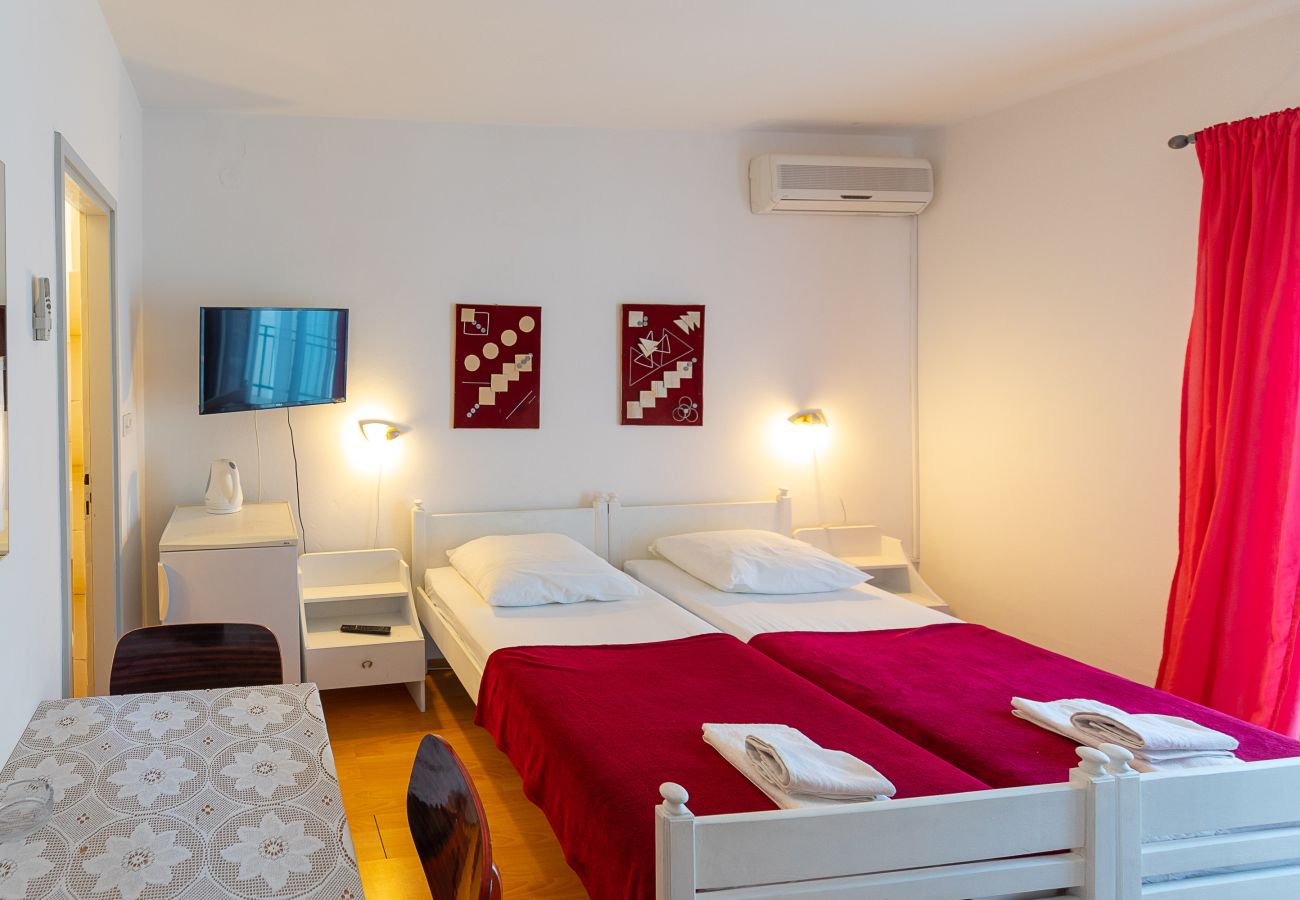 Zimmeranmietung in Starigrad - Zimmer Tinka No.9 strandnah