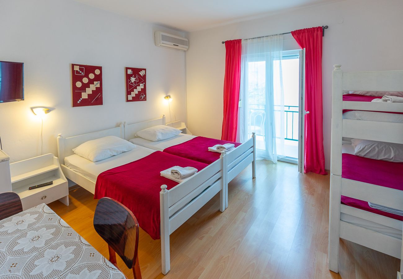 Zimmeranmietung in Starigrad - Zimmer Tinka No.9 strandnah
