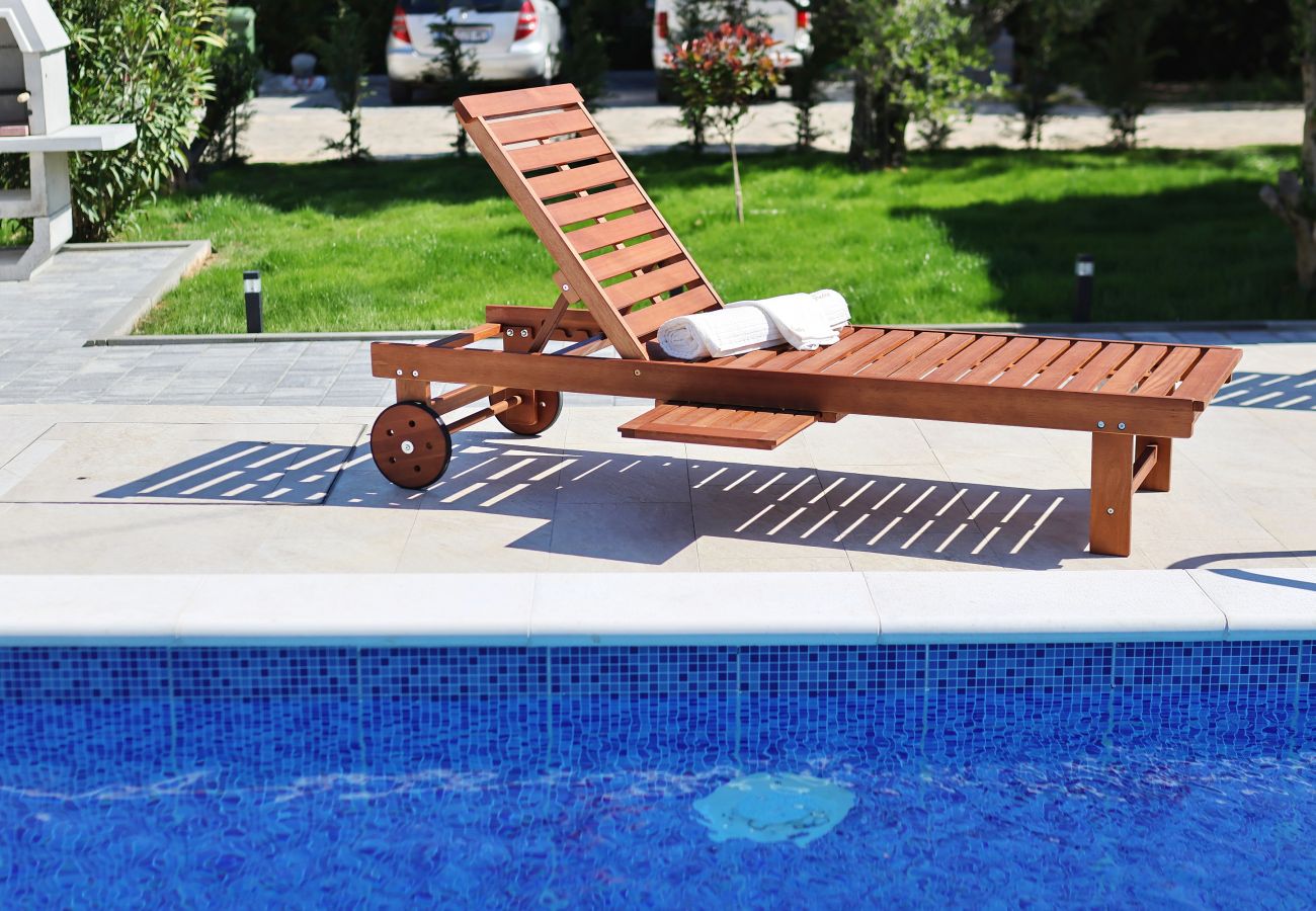 Ferienhaus in Vir -  Ferienhaus Jandro mit Pool