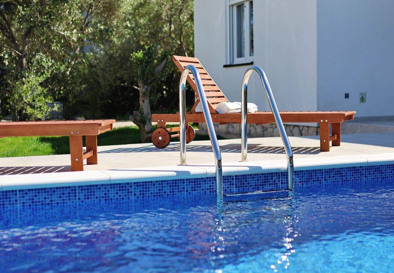 Ferienhaus in Vir -  Ferienhaus Jandro mit Pool