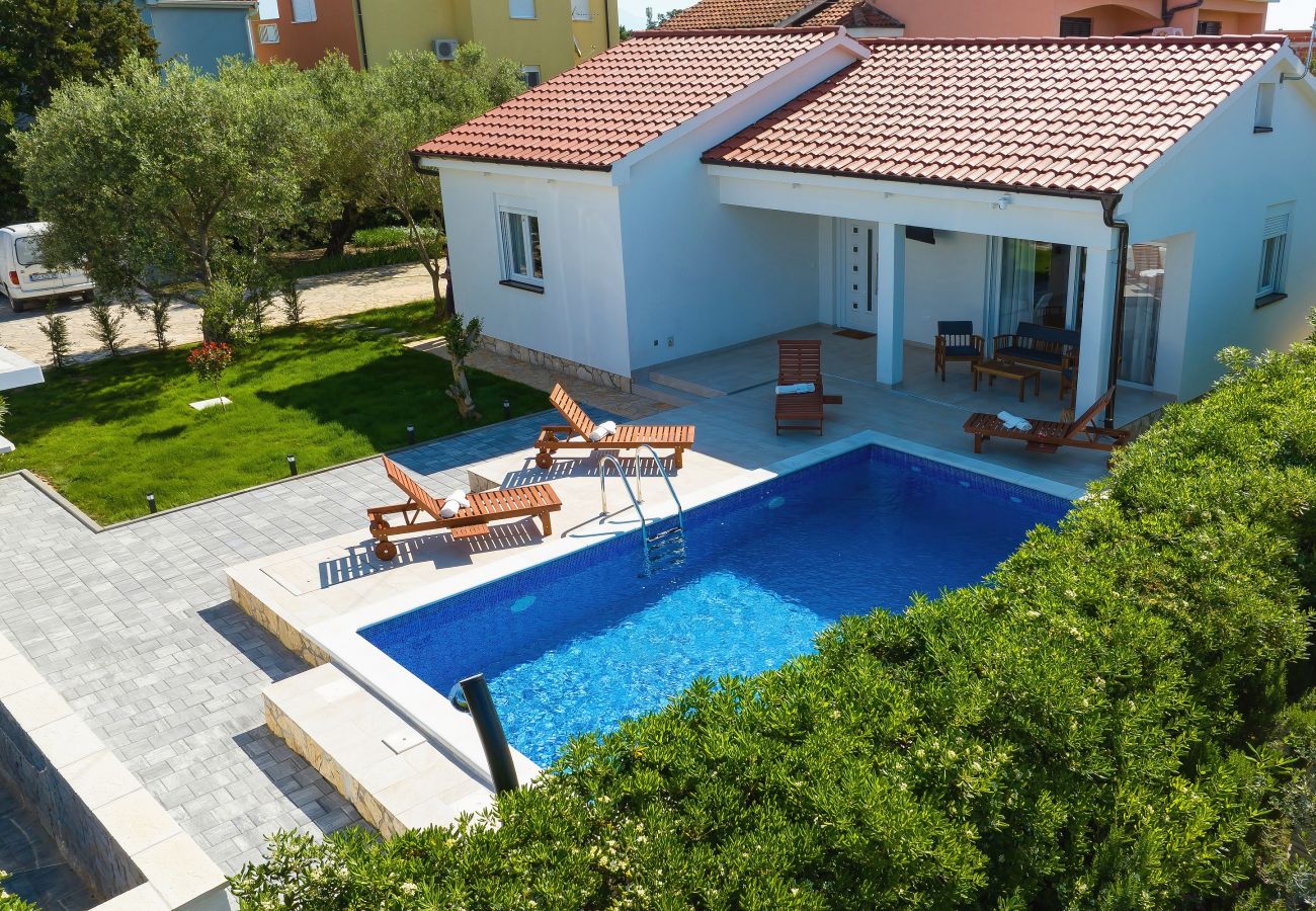 Ferienhaus in Vir -  Ferienhaus Jandro mit Pool