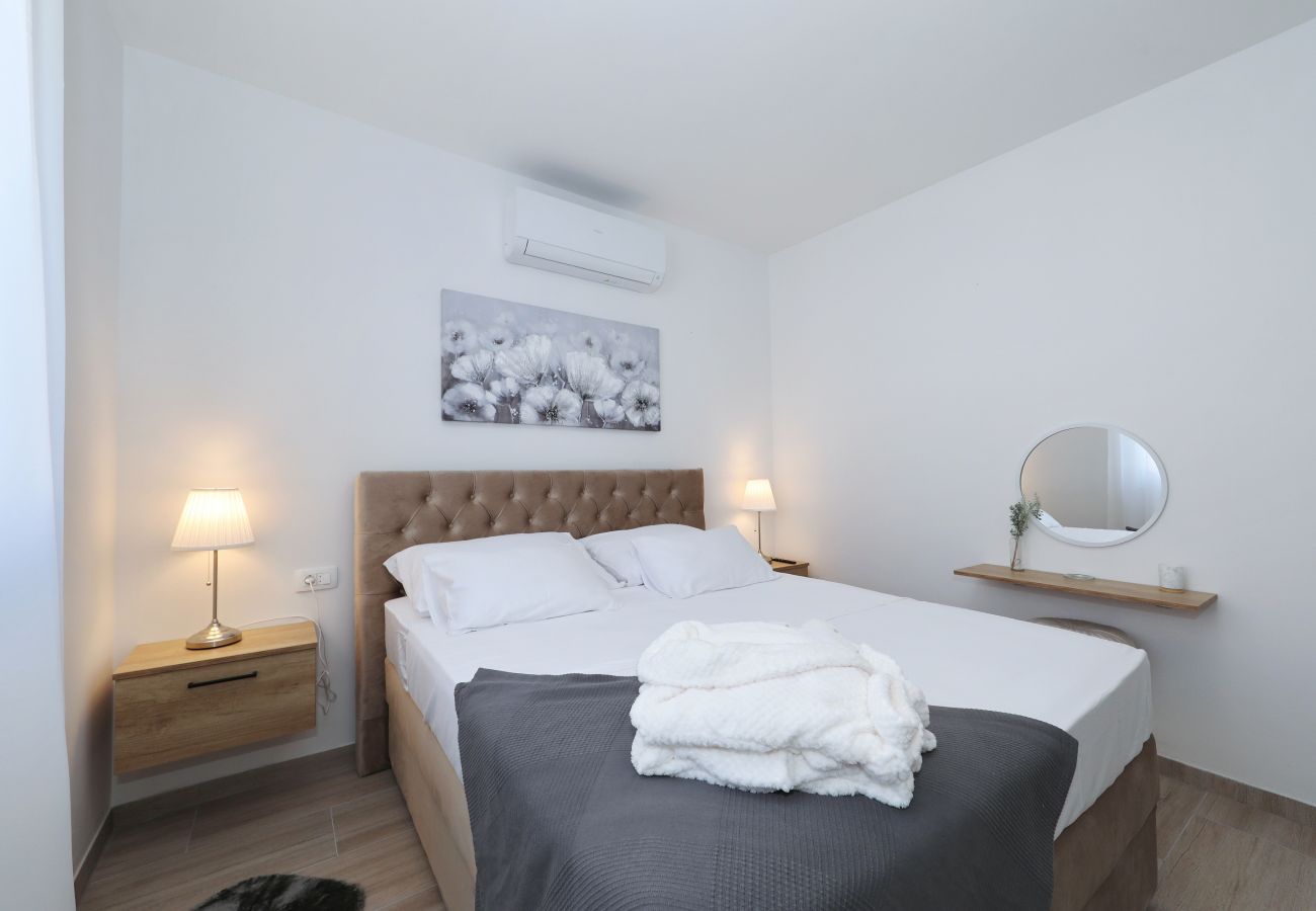 Ferienhaus in Vir -  Ferienhaus Jandro mit Pool