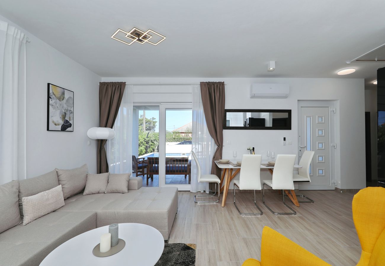 Ferienhaus in Vir -  Ferienhaus Jandro mit Pool
