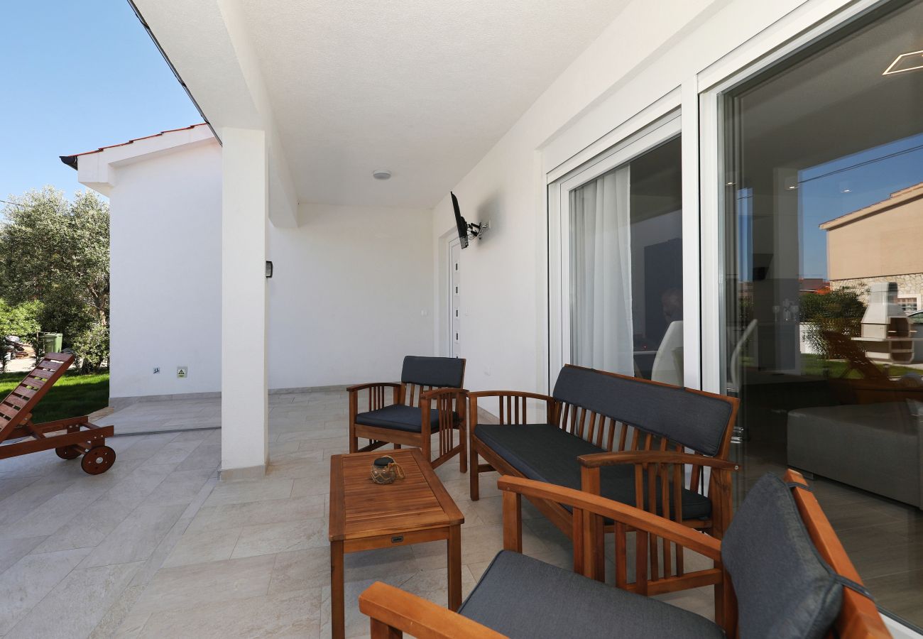Ferienhaus in Vir -  Ferienhaus Jandro mit Pool