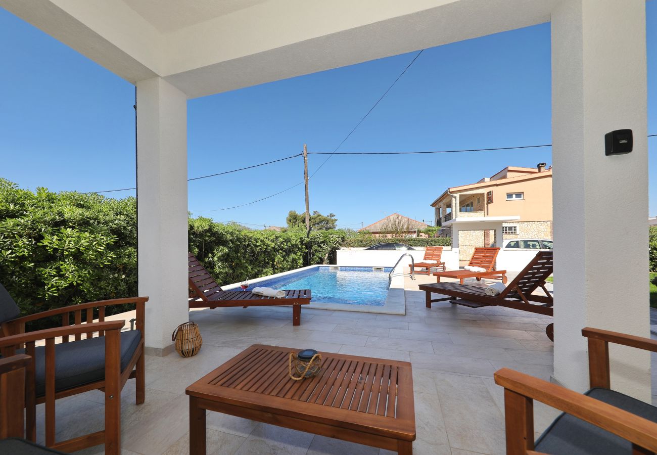 Ferienhaus in Vir -  Ferienhaus Jandro mit Pool