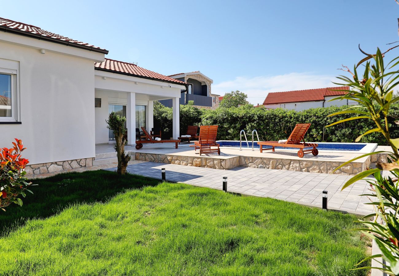 Ferienhaus in Vir -  Ferienhaus Jandro mit Pool
