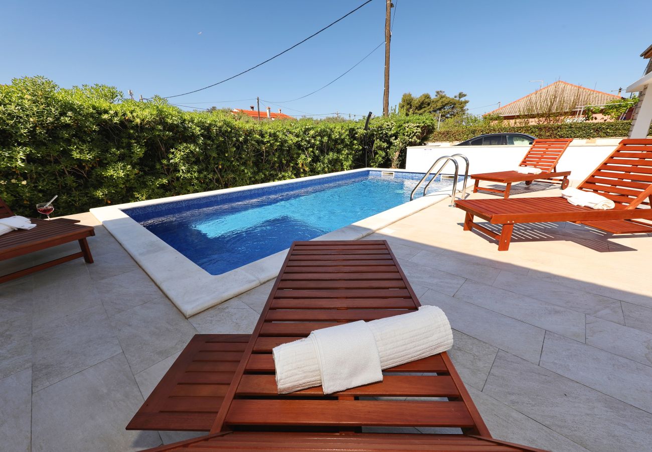 Ferienhaus in Vir -  Ferienhaus Jandro mit Pool