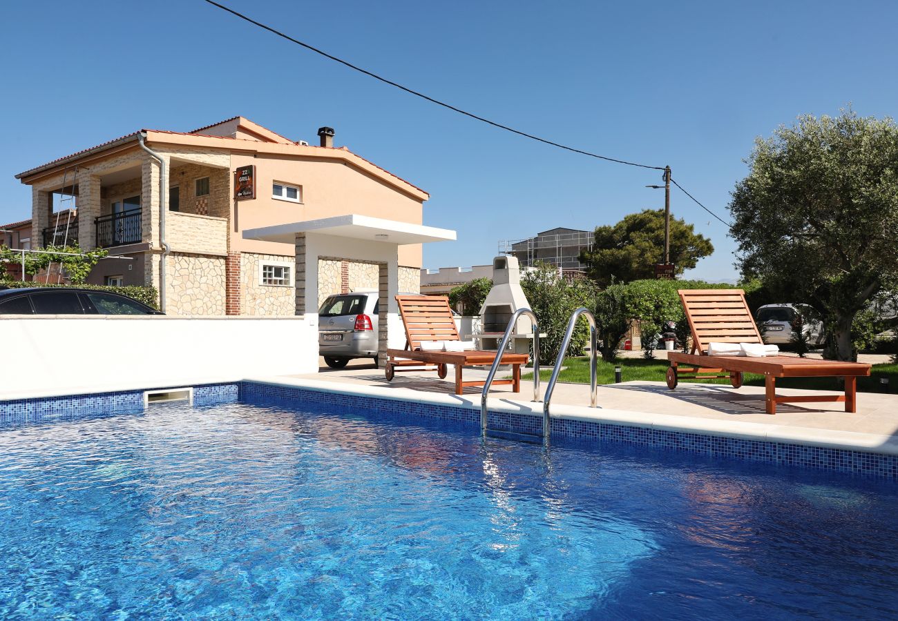 Ferienhaus in Vir -  Ferienhaus Jandro mit Pool