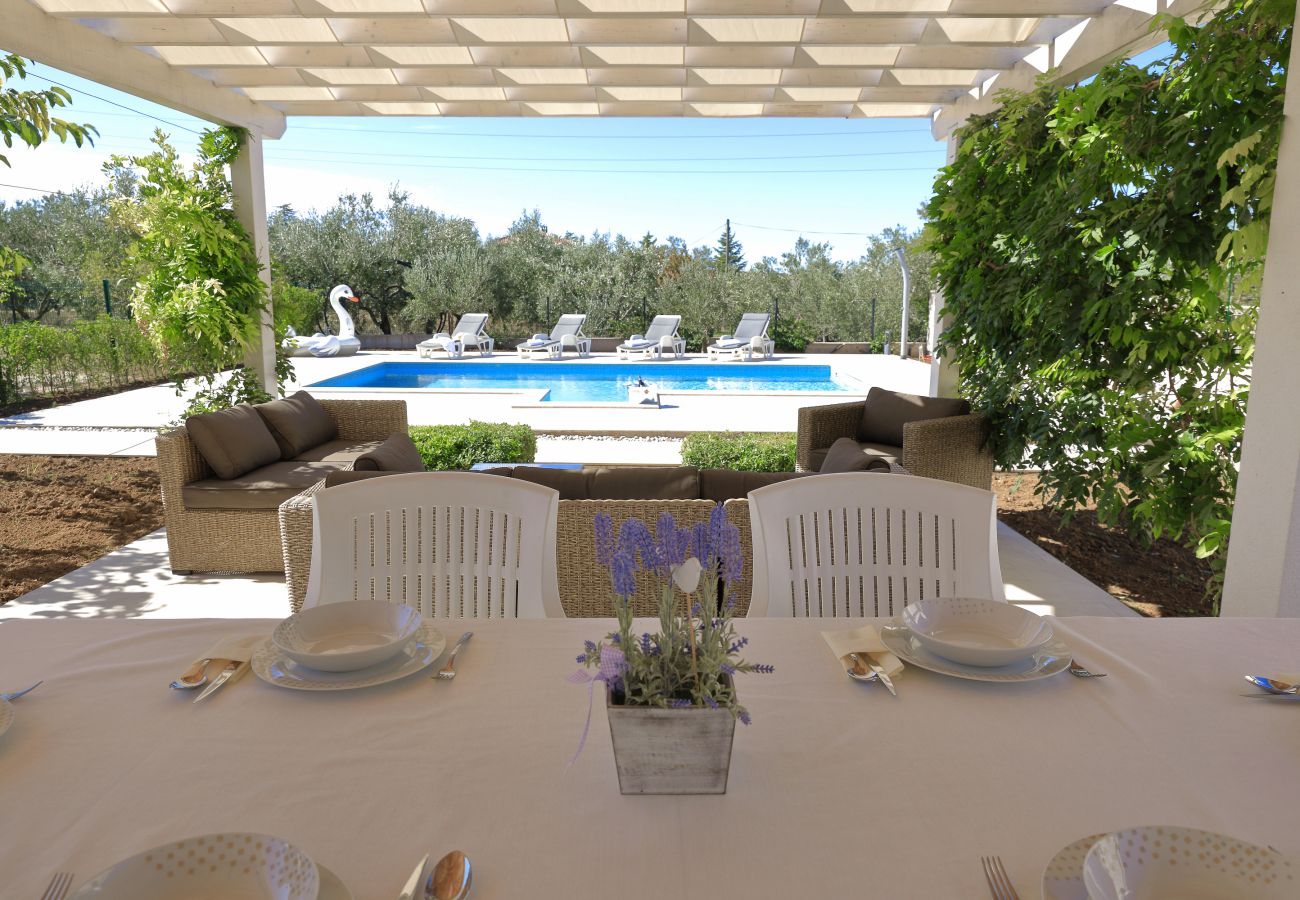 Ferienhaus in Debeljak - Ferienhaus Angelina mit Privatpool