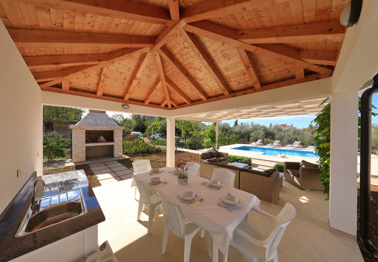 Ferienhaus in Debeljak - Ferienhaus Angelina mit Privatpool