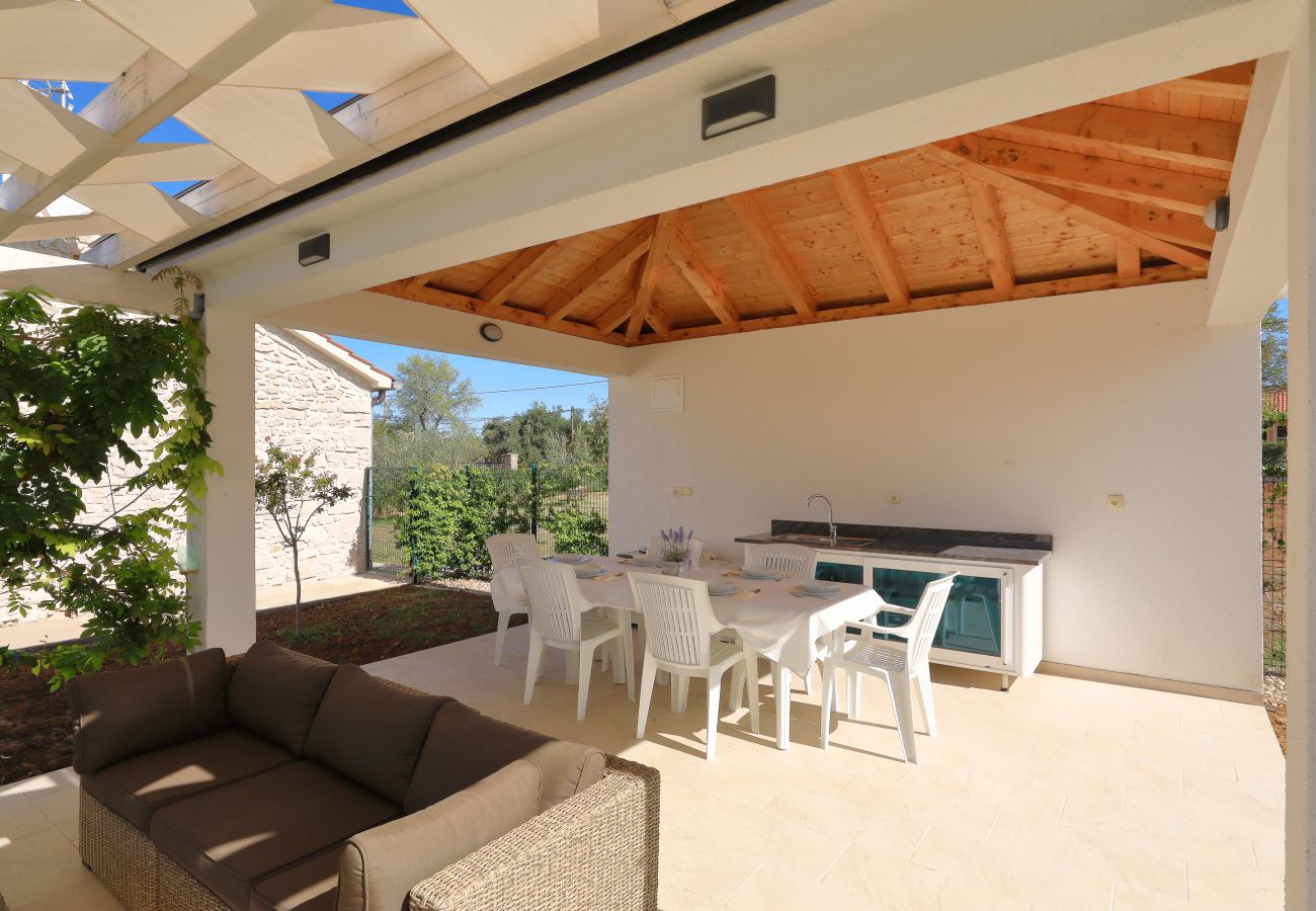 Ferienhaus in Debeljak - Ferienhaus Angelina mit Privatpool