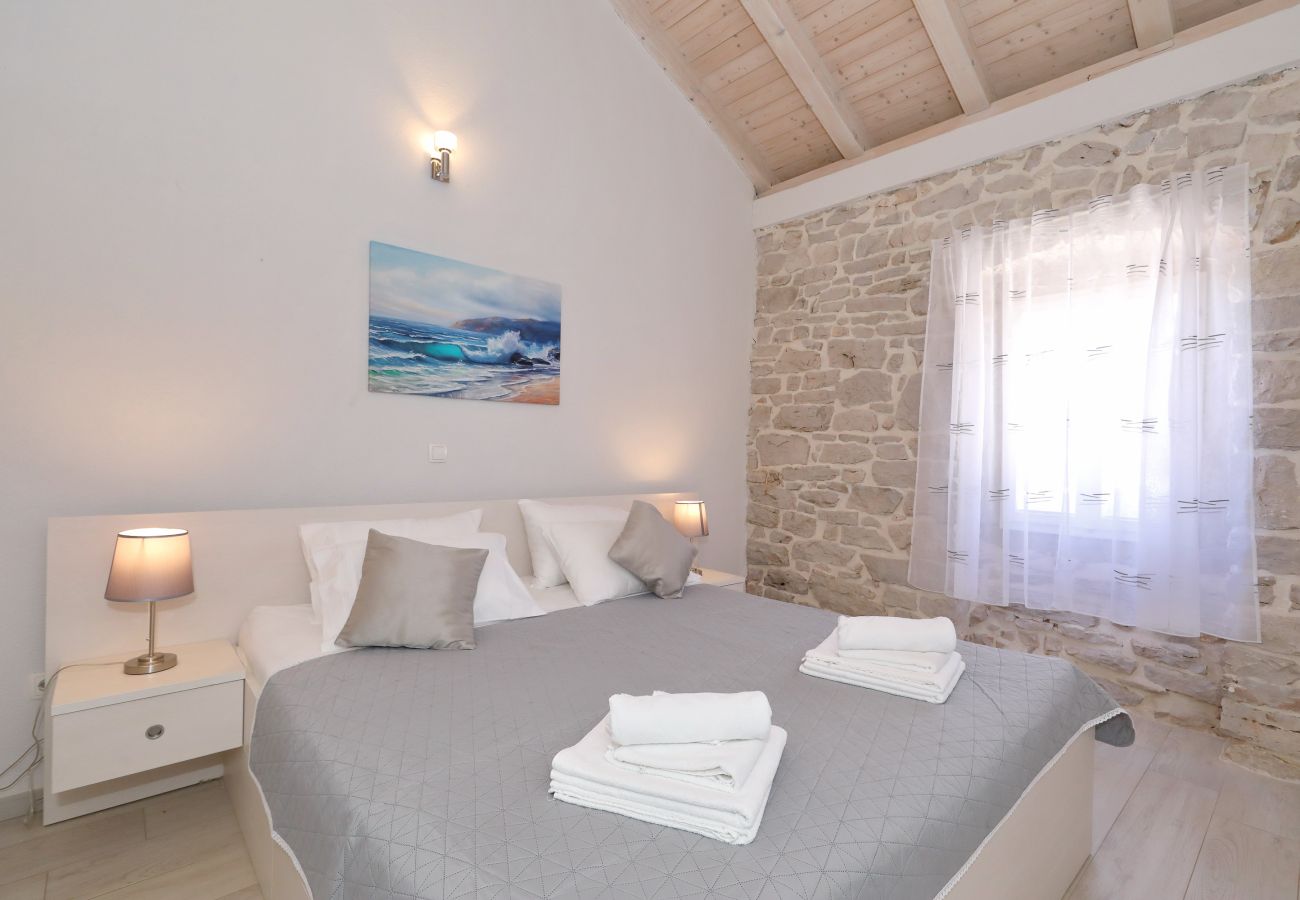 Ferienhaus in Debeljak - Ferienhaus Angelina mit Privatpool
