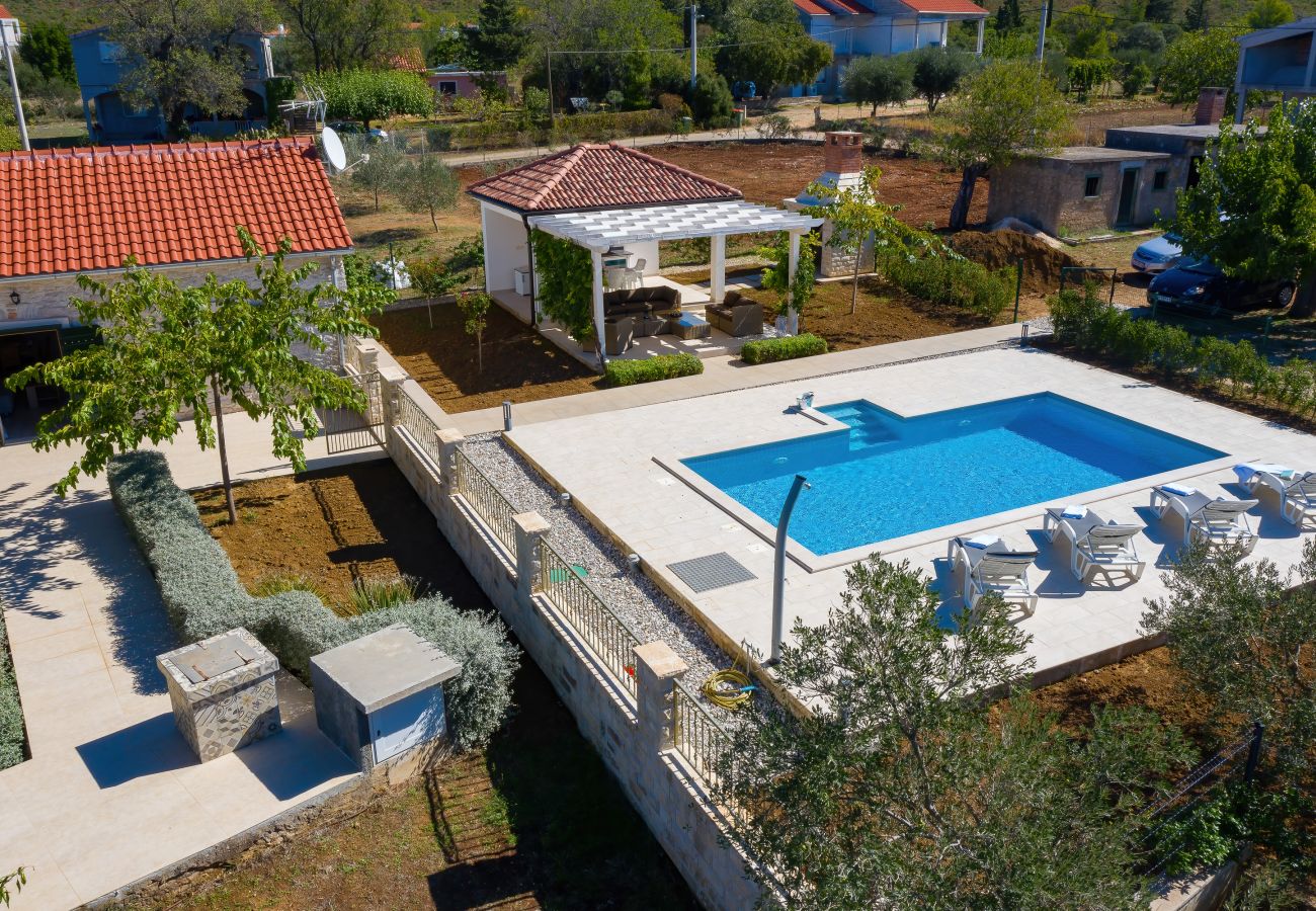 Ferienhaus in Debeljak - Ferienhaus Angelina mit Privatpool