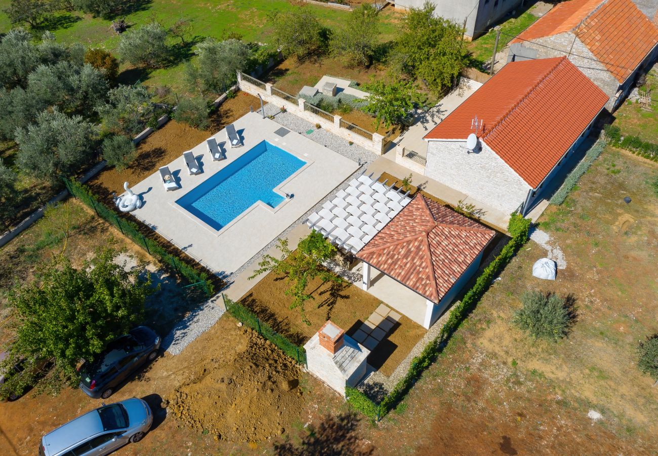 Ferienhaus in Debeljak - Ferienhaus Angelina mit Privatpool