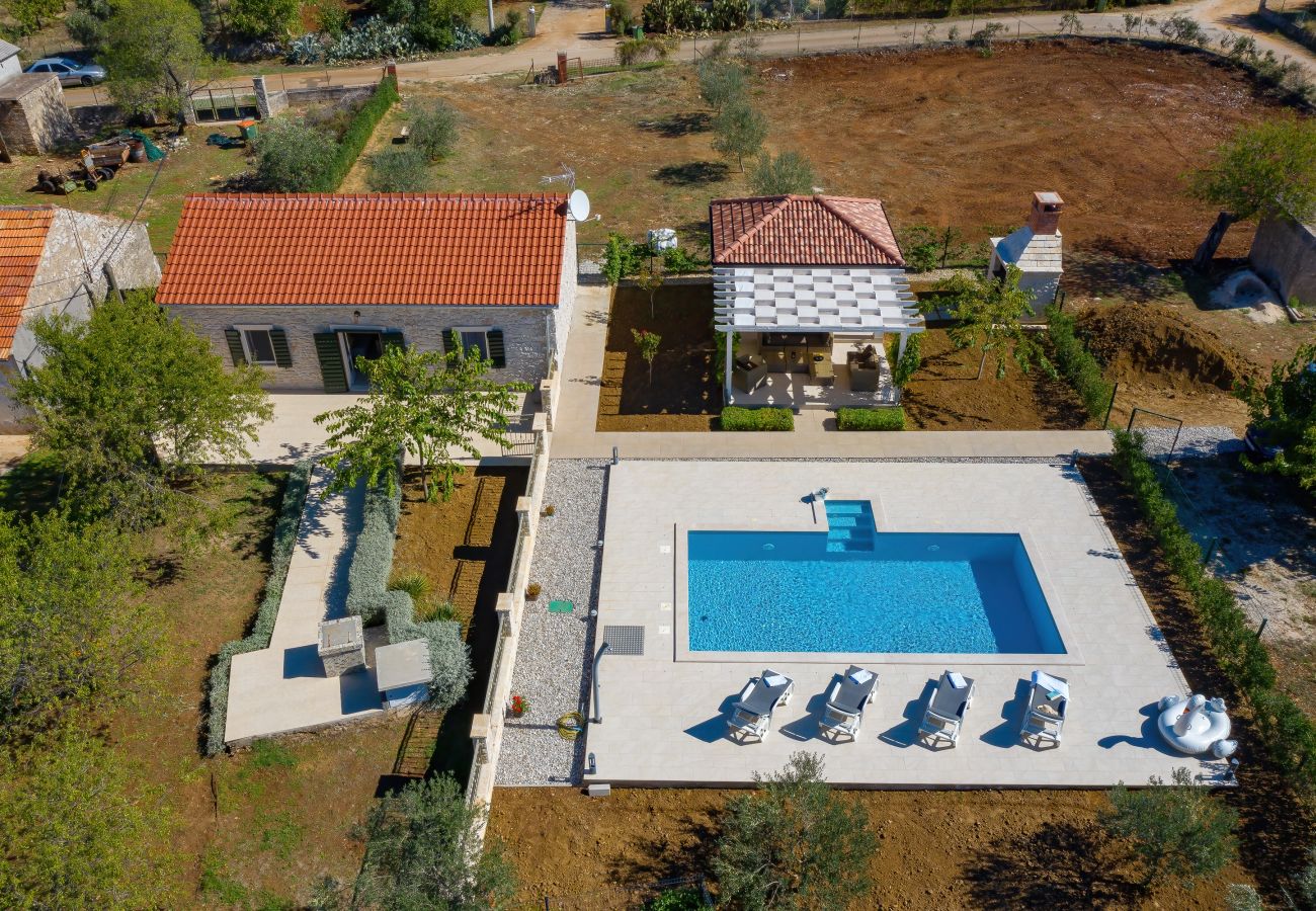 Ferienhaus in Debeljak - Ferienhaus Angelina mit Privatpool