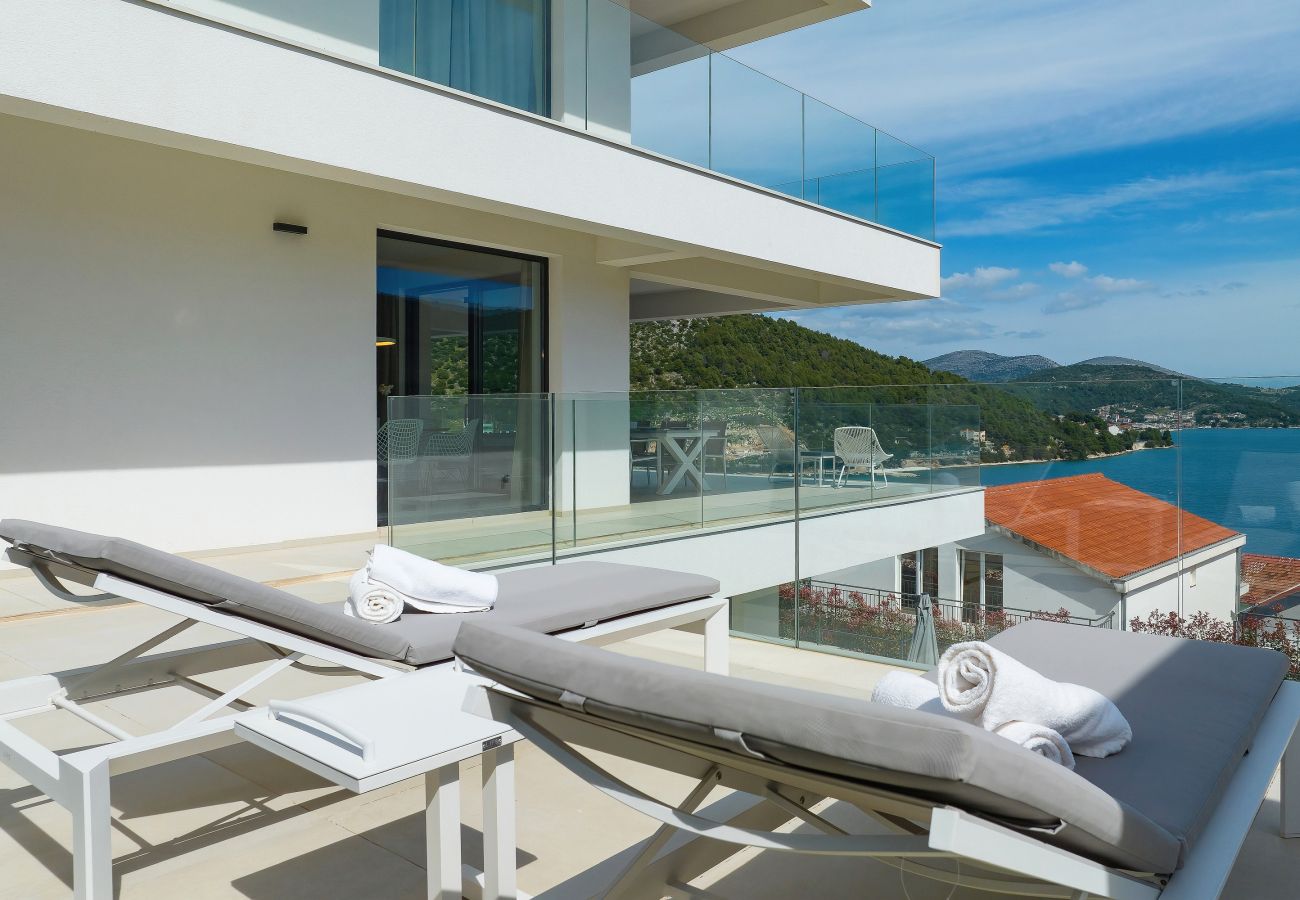 Ferienwohnung in Marina - Ferienwohnung Mentis mit Meerblick