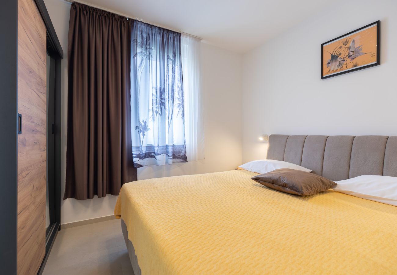 Ferienhaus in Vrsi - Ferienhaus Pomalo mit Pool 