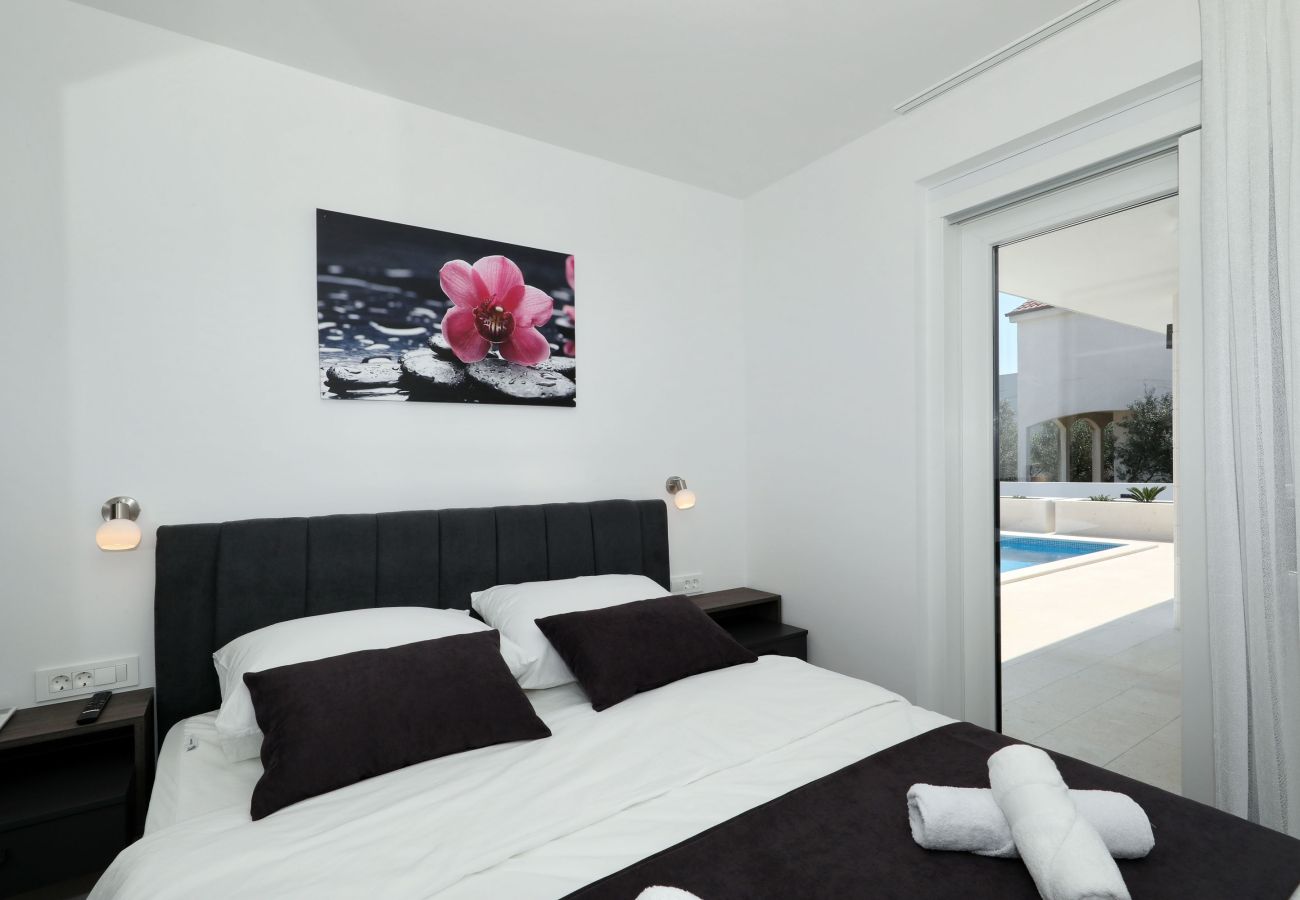 Villa in Vir - Villa Mariva mit beheiztem Pool