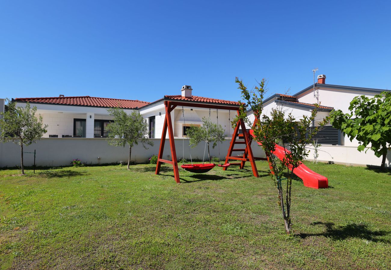 Villa in Vir - Villa Mariva mit beheiztem Pool