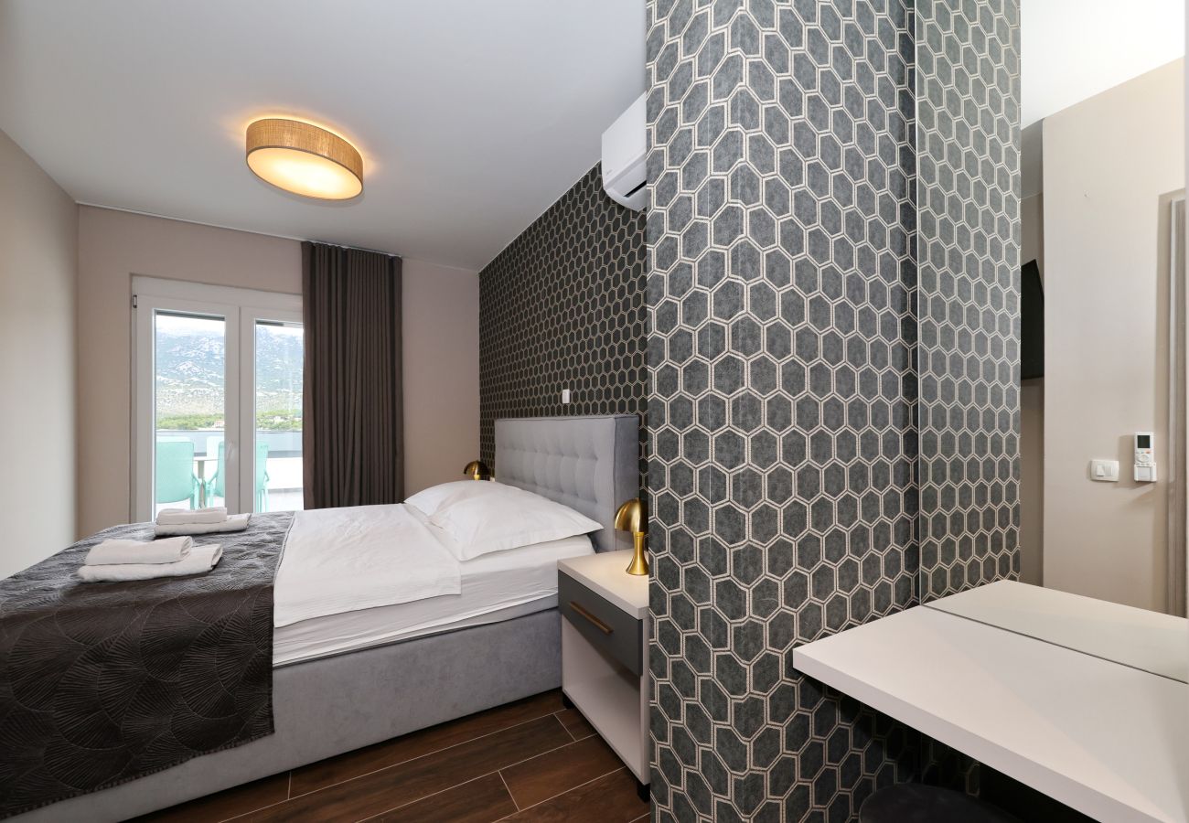Villa in Rovanjska - Villa Wave of Love mit Meerblick und Pool