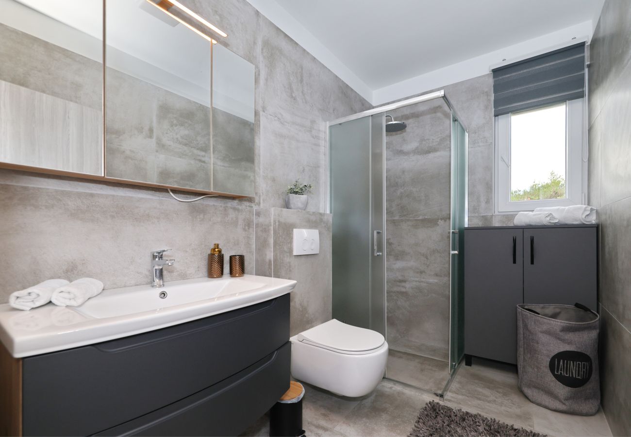 Villa in Rovanjska - Villa Wave of Love mit Meerblick und Pool