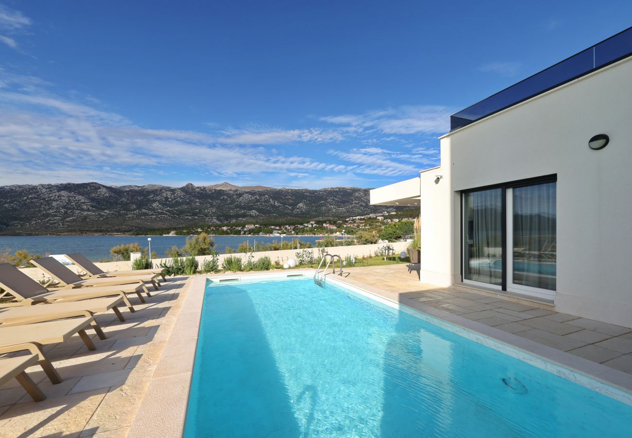 Villa in Rovanjska - Villa Wave of Love mit Meerblick und Pool