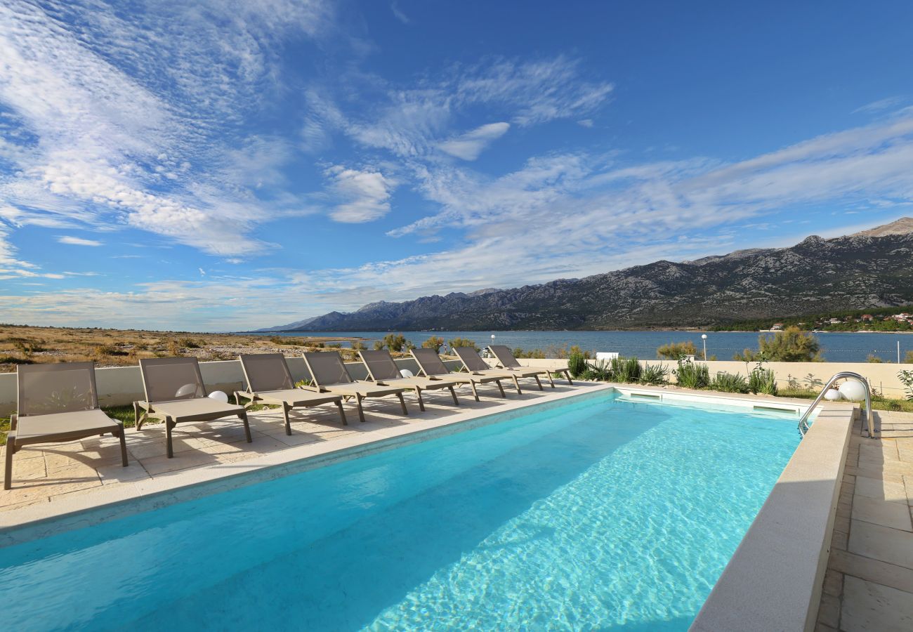 Villa in Rovanjska - Villa Wave of Love mit Meerblick und Pool