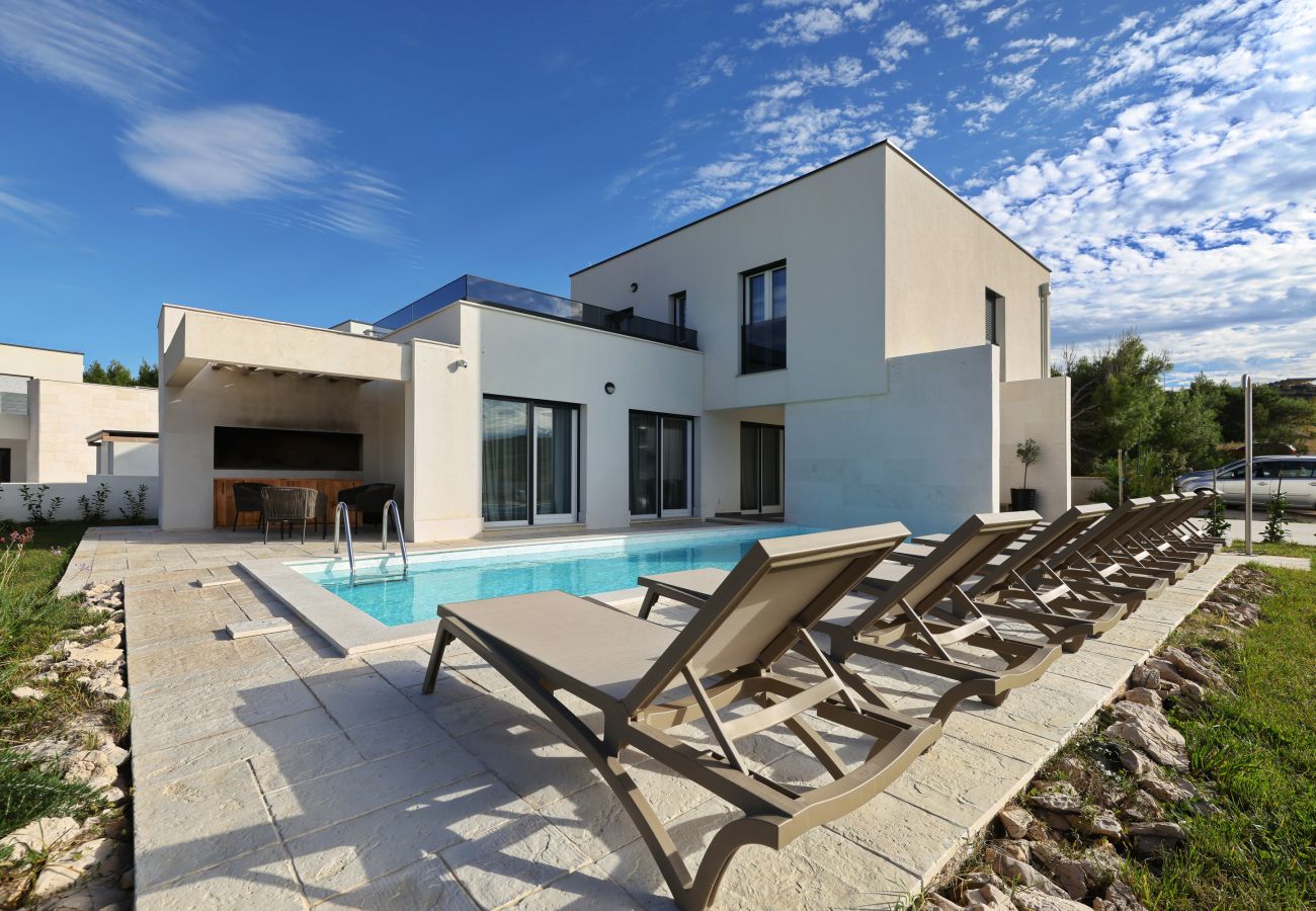 Villa in Rovanjska - Villa Wave of Love mit Meerblick und Pool