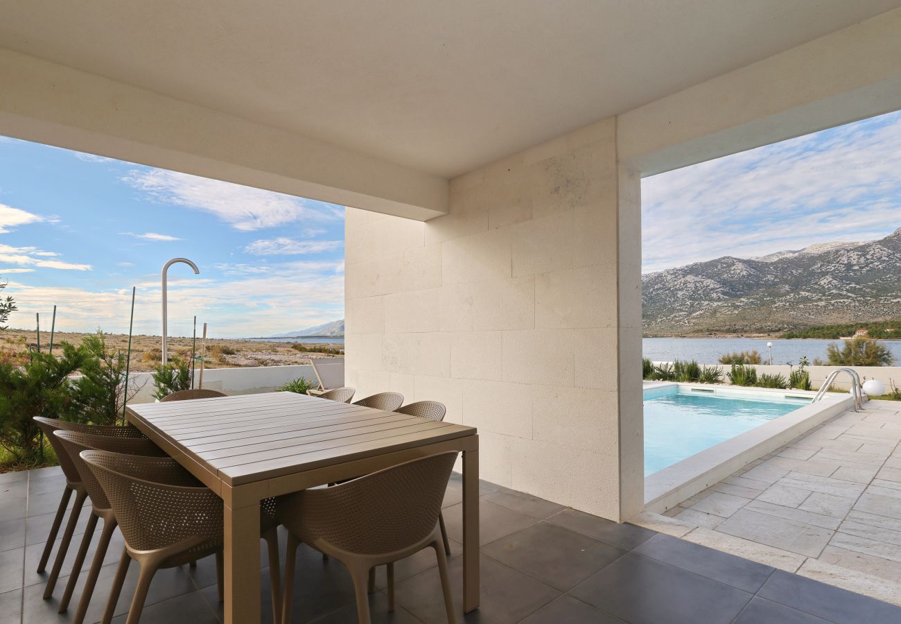 Villa in Rovanjska - Villa Wave of Love mit Meerblick und Pool