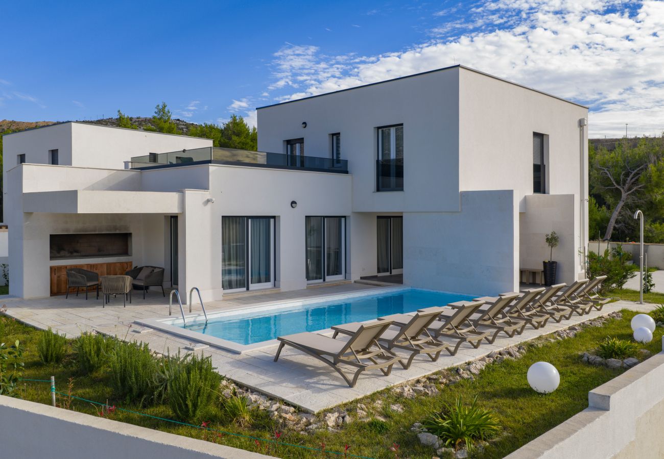 Villa in Rovanjska - Villa Wave of Love mit Meerblick und Pool