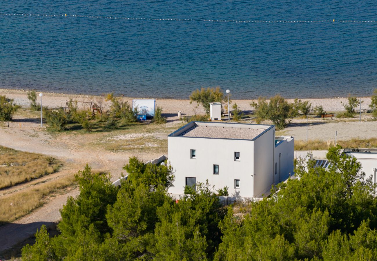 Villa in Rovanjska - Villa Wave of Love mit Meerblick und Pool