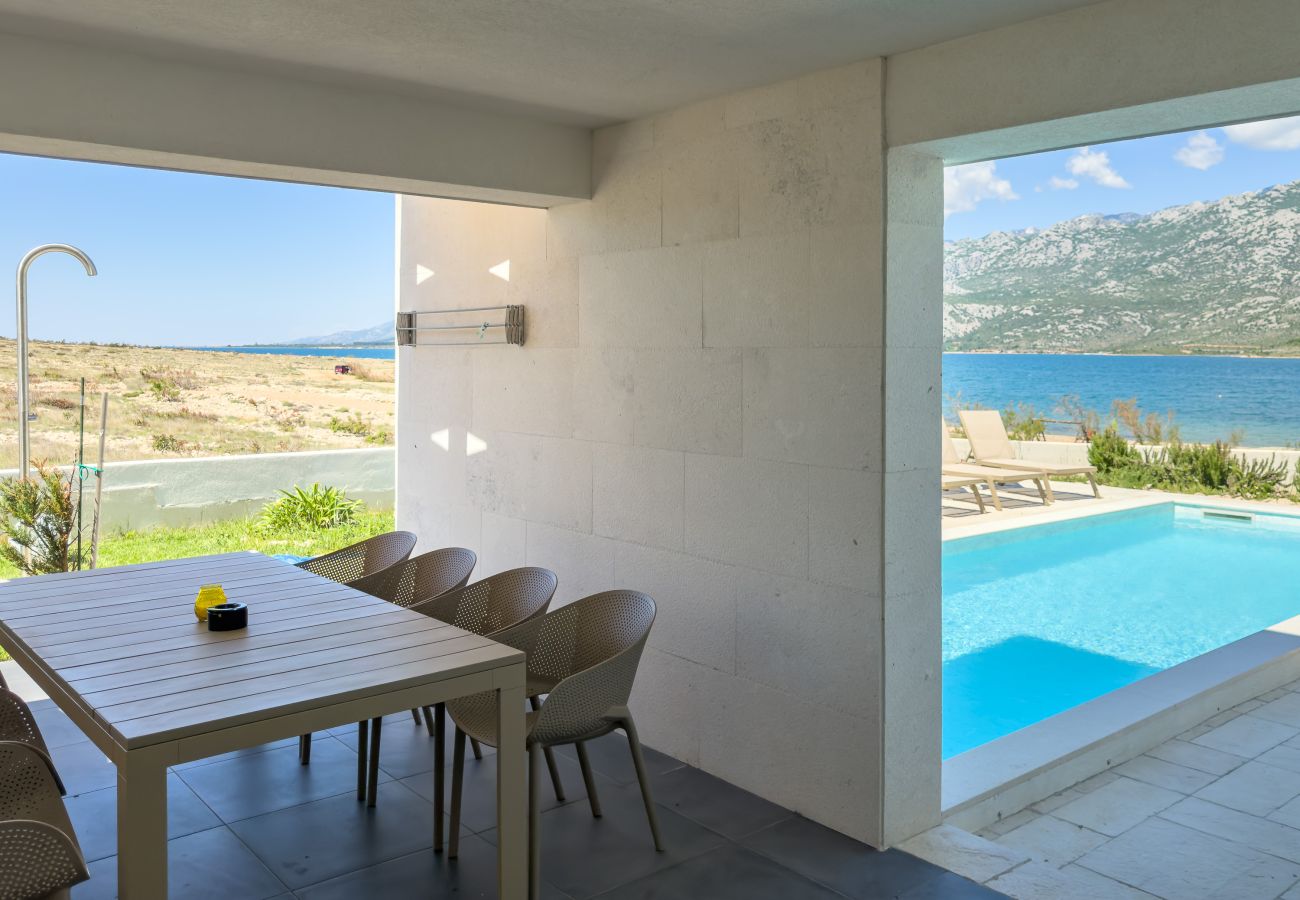 Villa in Rovanjska - Villa Wave of Love mit Meerblick und Pool