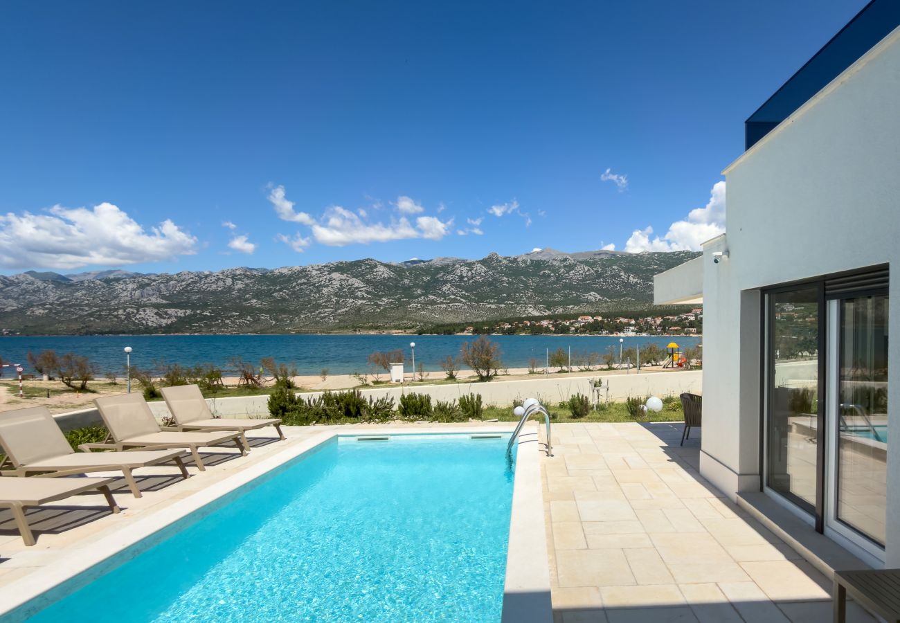 Villa in Rovanjska - Villa Wave of Love mit Meerblick und Pool