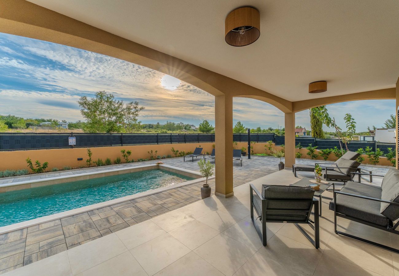 Ferienhaus in Ražanac - Ferienhaus Pecora Nera mit Pool