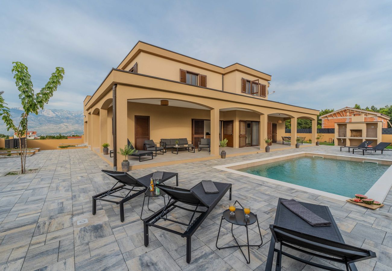 Ferienhaus in Ražanac - Ferienhaus Pecora Nera mit Pool