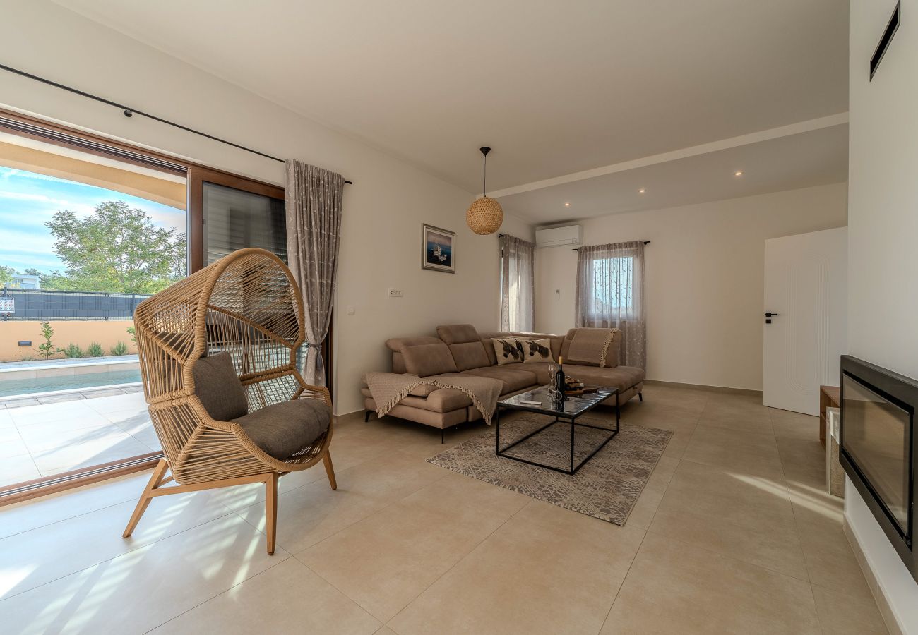 Ferienhaus in Ražanac - Ferienhaus Pecora Nera mit Pool