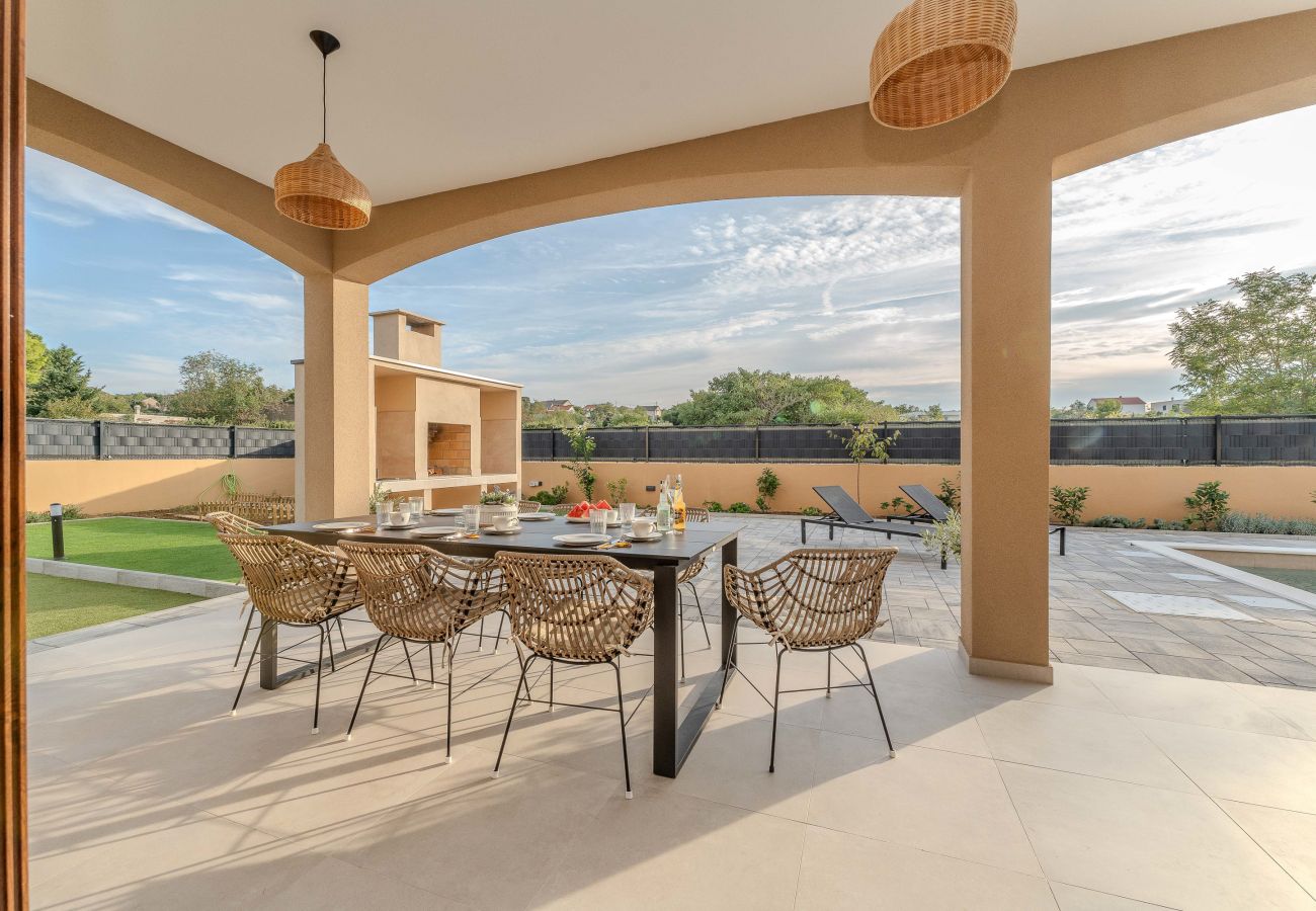 Ferienhaus in Ražanac - Ferienhaus Pecora Nera mit Pool