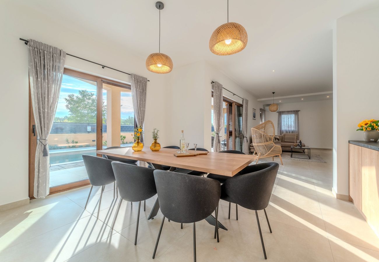 Ferienhaus in Ražanac - Ferienhaus Pecora Nera mit Pool