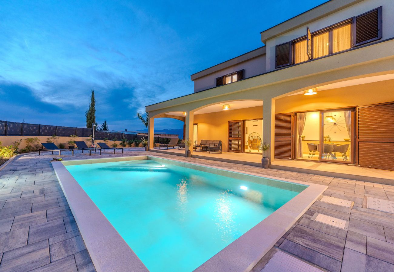 Ferienhaus in Ražanac - Ferienhaus Pecora Nera mit Pool