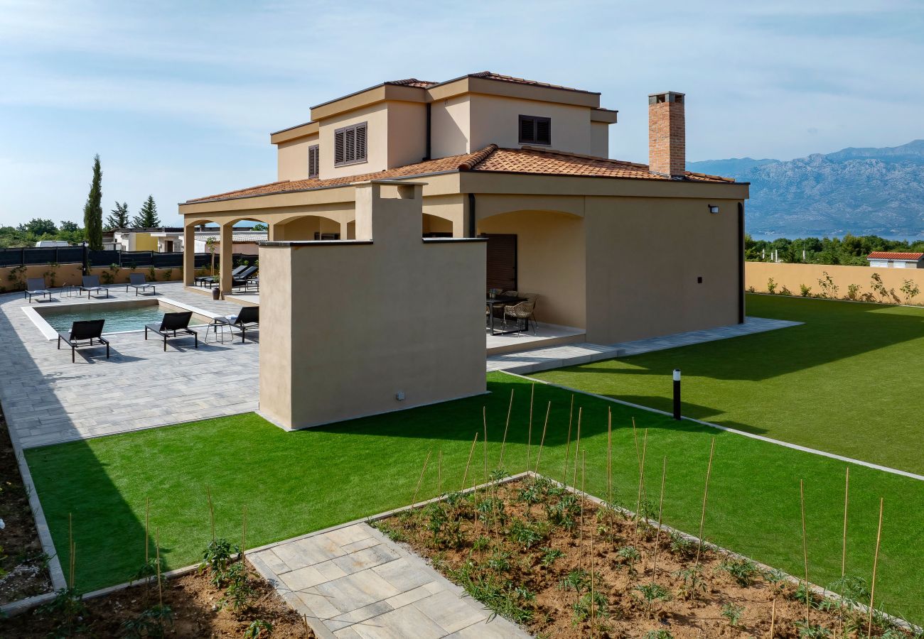Ferienhaus in Ražanac - Ferienhaus Pecora Nera mit Pool