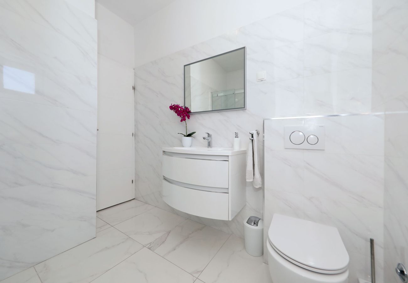 Ferienwohnung in Maslenica - Ferienwohnung Filip mit Meerblick und Balkon