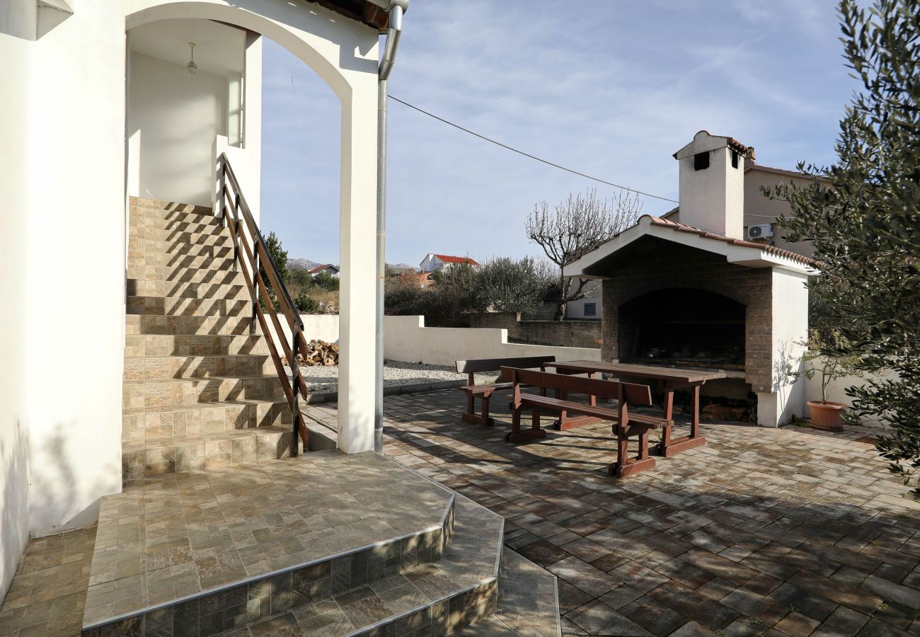 Ferienwohnung in Maslenica - Ferienwohnung Filip mit Meerblick und Balkon
