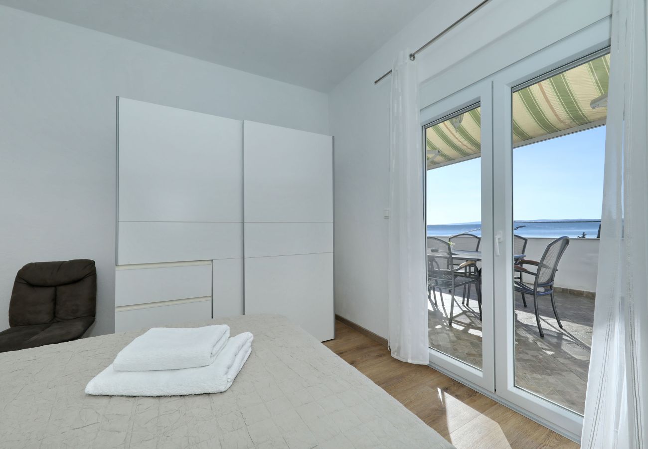Ferienwohnung in Maslenica - Ferienwohnung Filip mit Meerblick und Balkon
