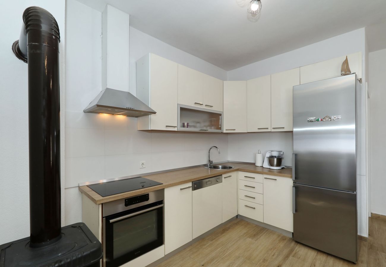 Ferienwohnung in Maslenica - Ferienwohnung Filip mit Meerblick und Balkon