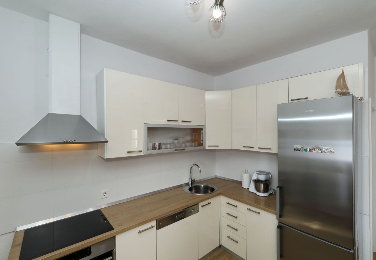 Ferienwohnung in Maslenica - Ferienwohnung Filip mit Meerblick und Balkon