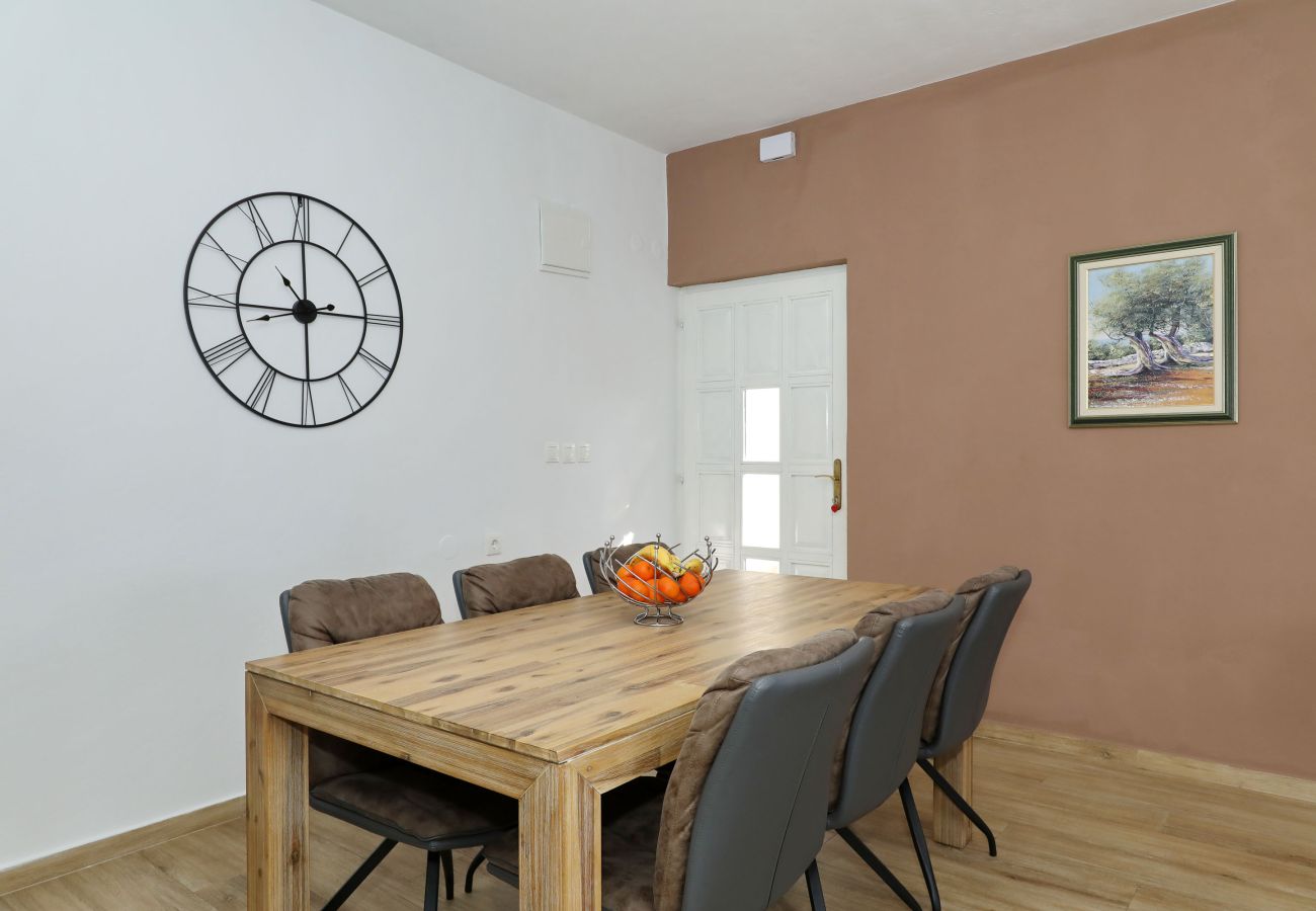 Ferienwohnung in Maslenica - Ferienwohnung Filip mit Meerblick und Balkon