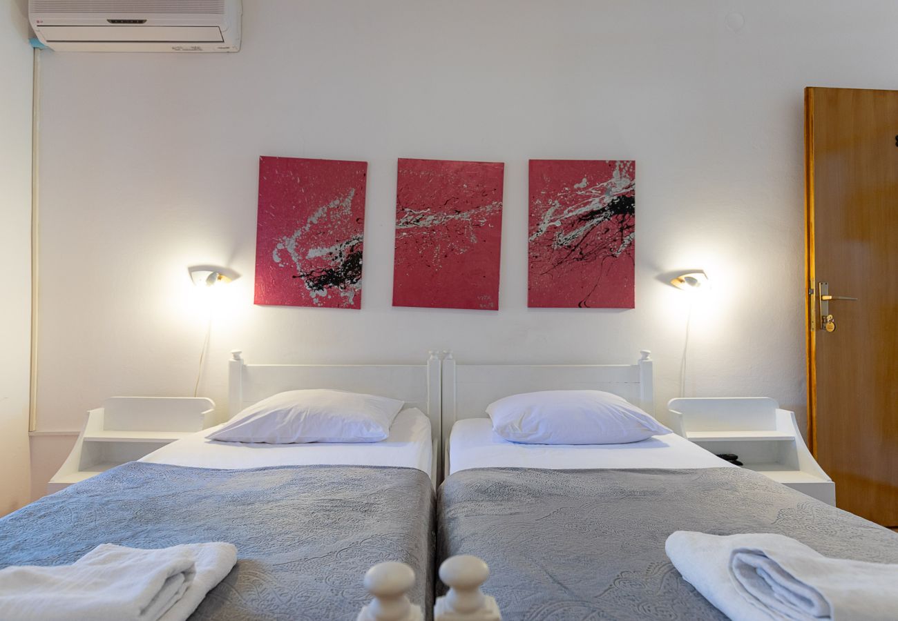 Ferienwohnung in Starigrad - Ferienwohnung Tinka No.8 strandnah