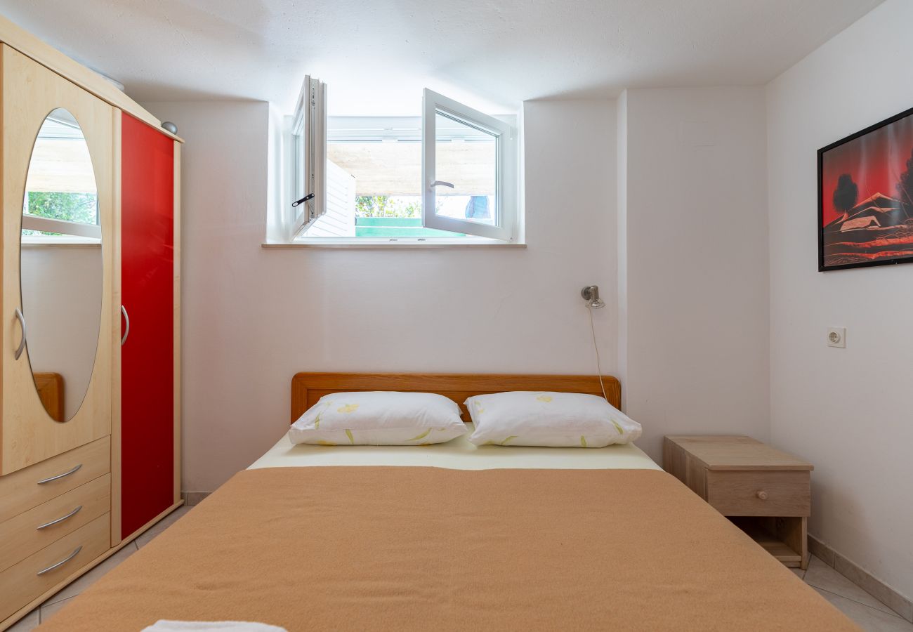 Ferienwohnung in Starigrad - Ferienwohnung Tinka No.1 strandnah